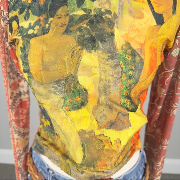 patterned top - Picture 3 of 7